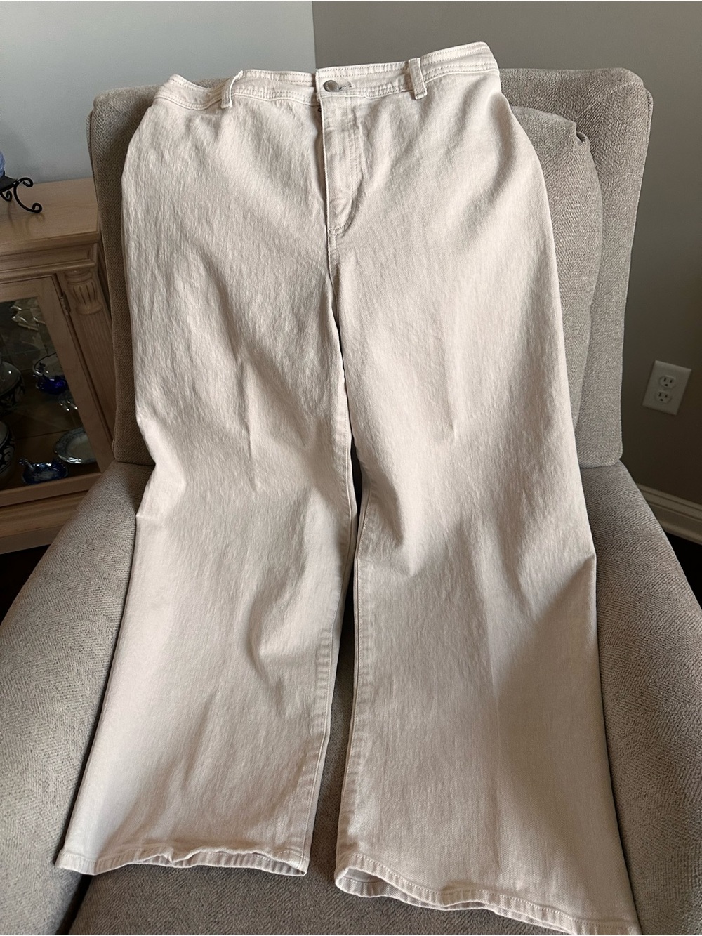 Universal Threads Women’s Relaxed Cream Wide Leg Jeans